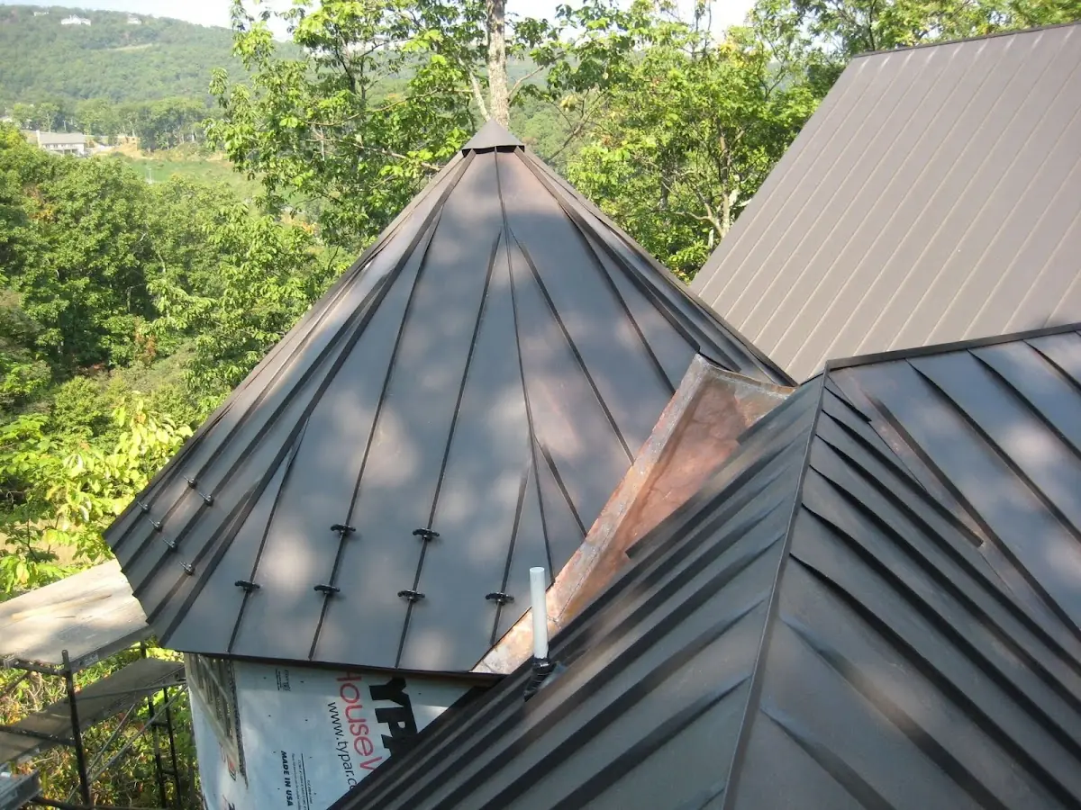 Professional Roof Tarp Installation by Craftsman Roofing in Arbor Ridge